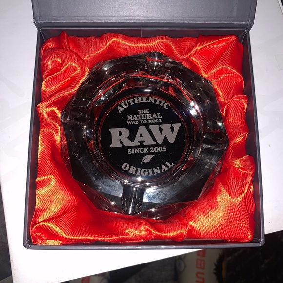 RAW Authentic Glass Ashtray - Picture 1 of 7